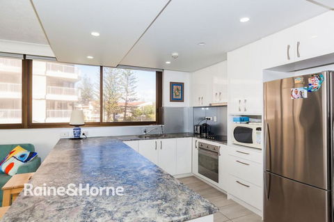 Stunning Beachfront Apartment - Perths Hotel 1