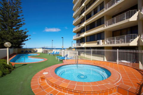 Stunning Beachfront Apartment - Perths Hotel 3