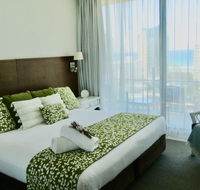 Stunning Surfers Paradise Apartment - Perths Hotel