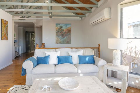 STUNNING WATERFRONT ESCAPE AT DALEYS POINT - Perths Hotel 3