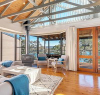 STUNNING WATERFRONT ESCAPE AT DALEYS POINT - Perths Hotel