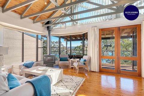 STUNNING WATERFRONT ESCAPE AT DALEYS POINT - Perths Hotel 0