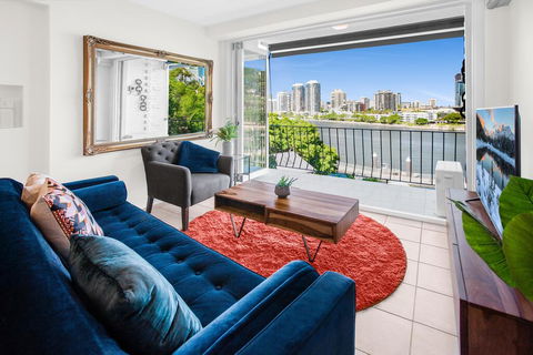 Stylish 2-Bed Apartment With Sweeping River Views - Perths Hotel 1
