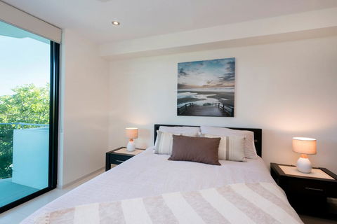 Stylish Beach Side Apartment - Unit 5 - 33 Lorikeet Drive - Perths Hotel 3