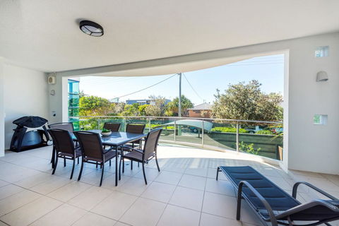 Stylish Beach Side Apartment - Unit 5 - 33 Lorikeet Drive - Perths Hotel 1