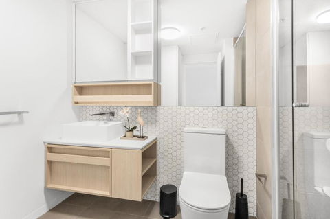 Stylish One-Bed Apartment With Balcony And Parking - Perths Hotel 3