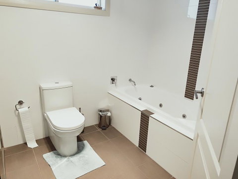 Stylish Private Bathroom-Luxurious Modern Big Home - Perths Hotel 2