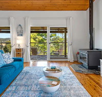 Stylish Renovated Home - Ocean Views - Fireplace - Perths Hotel