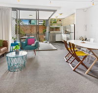 Stylish Valley Unit with Terrace Parking and Pool - Perths Hotel
