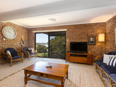Summerhill View - Perths Hotel 2