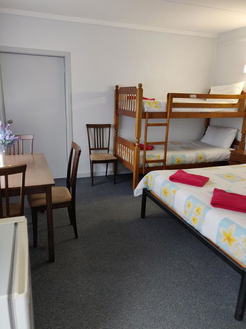 Summers Rest Units - Perths Hotel 2