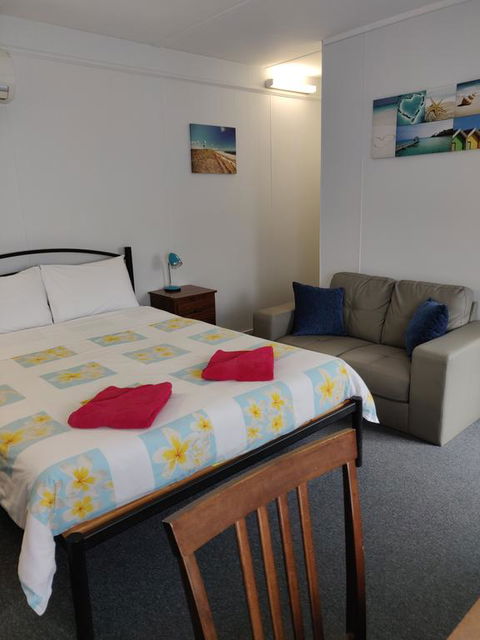 Summers Rest Units - Perths Hotel 1