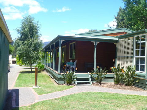 Sunburst Retreat - Perths Hotel 1