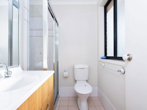 Sunrise @ Fingal Bay - Perths Hotel 3