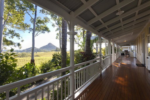 Sunrise At Sanquar, Noosa Hinterland - Perths Hotel 3