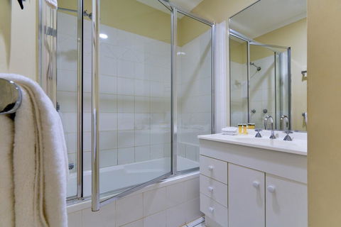 Sunset Waters Apartments - Perths Hotel 3