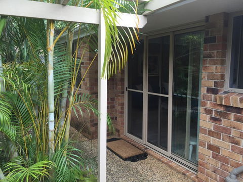 Sunshine Coast Tropical Getaway - Perths Hotel 3