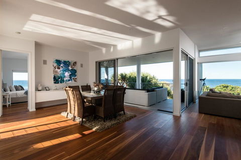 Sunshine Coast White House - Perths Hotel 3