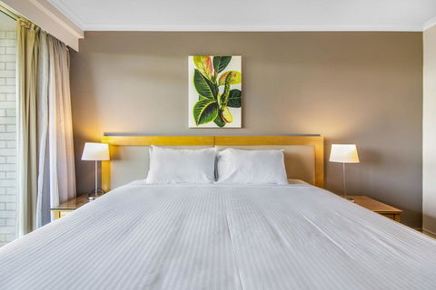 Super Convenient Apartment With Garden Views - Perths Hotel 1