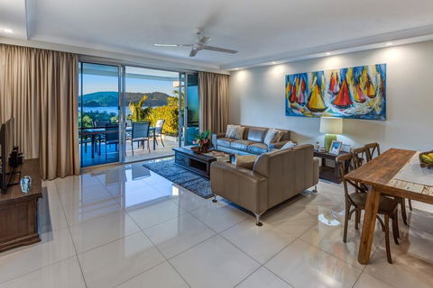 Superior Poinciana 011 On Hamilton Island - Perths Hotel 0