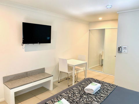 Surf Beach Motel Coffs - Perths Hotel 2
