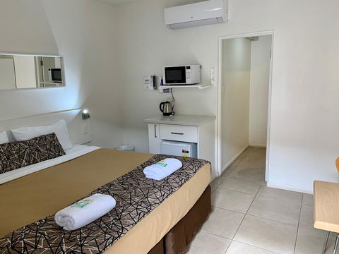 Surf Beach Motel Coffs - Perths Hotel 1