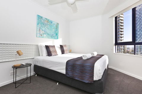 Surf Regency - Perths Hotel 3
