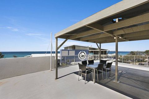 Surfcomber On The Beach - Perths Hotel 1