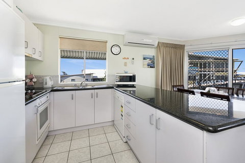 Surfcomber On The Beach - Perths Hotel 2