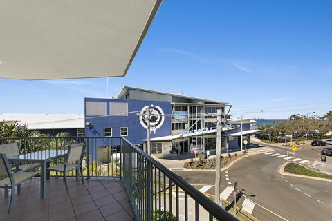 Surfcomber On The Beach - Perths Hotel 3