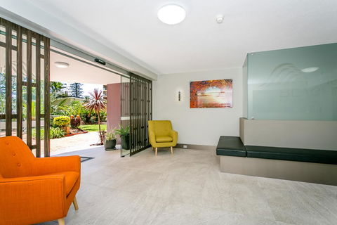 Surfers Beachside Holiday Apartments - Perths Hotel 2