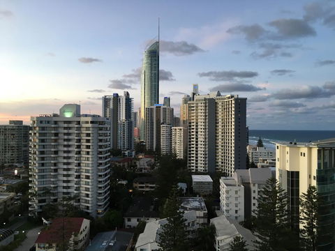 Surfers Paradise Holiday Apartment - Perths Hotel 0