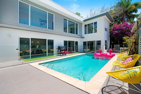 Surfers Paradise Holiday Home Almalfi Drive - Perths Hotel 1