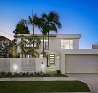 Surfers Paradise Holiday Home Almalfi Drive - Perths Hotel