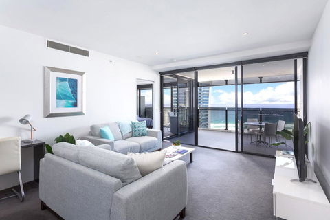 Surfers Paradise Two Bedroom Luxury Seaview Spa Apartment - Sealuxe - Perths Hotel 1