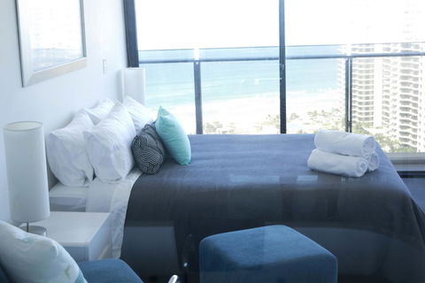 Surfers Paradise Two Bedroom Luxury Seaview Spa Apartment - Sealuxe - Perths Hotel 2