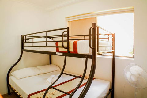Surfers Riverside - Perths Hotel 3