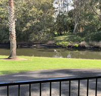 Surfrider Caravan Park - Perths Hotel