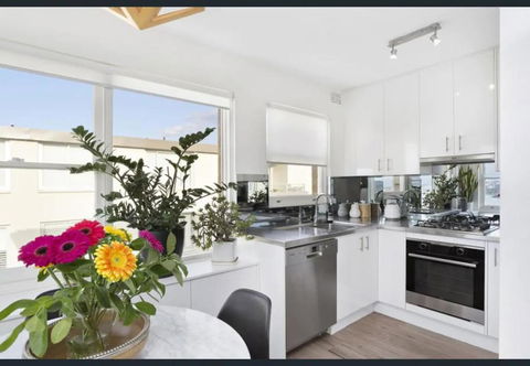 SurfSide Escape In Coogee - Perths Hotel 0