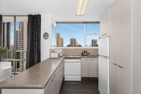 Sweeping Views Of Surfers Paradise And Chevron Island - Perths Hotel 3