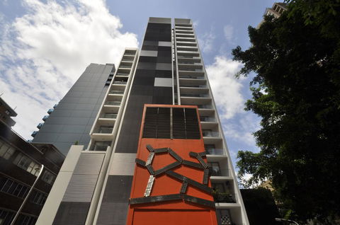Sydney 1 Bed Modern Self Contained Apartment (402ALB) - Perths Hotel 0
