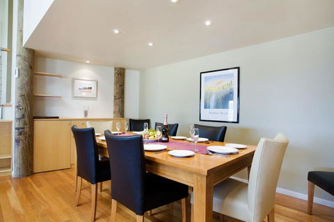 Tathra Beach House Holiday Apartments - Perths Hotel 2