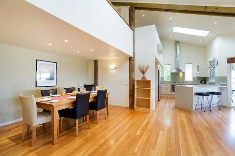 Tathra Beach House Holiday Apartments - Perths Hotel 1