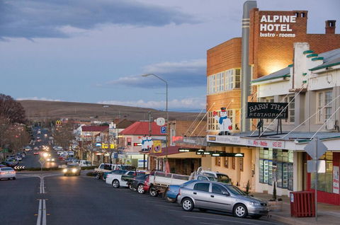 The Alpine Hotel - Perths Hotel 1
