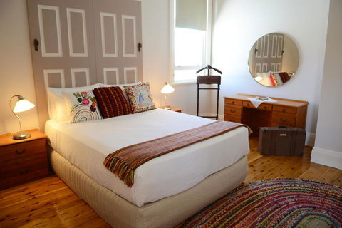 The Bank B&B West Wyalong - Perths Hotel 1
