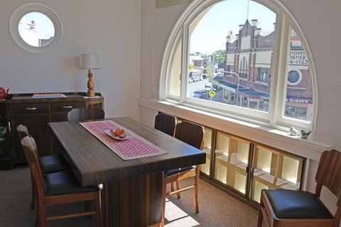 The Bank B&B West Wyalong - Perths Hotel 2