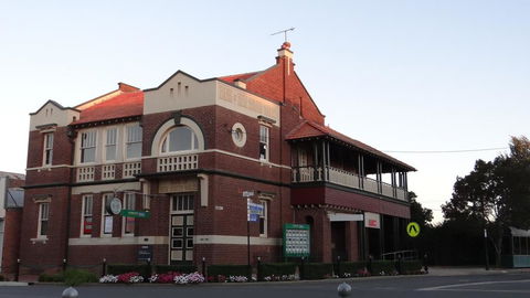 The Bank B&B West Wyalong - Perths Hotel 0