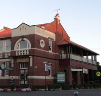 The Bank BB West Wyalong - Perths Hotel
