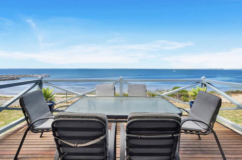 The Beach House - Point Turton - Perths Hotel 0