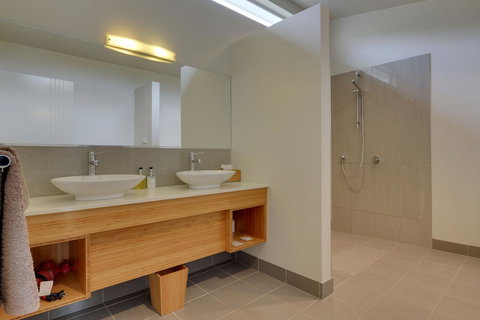 The Cove Kettering - Perths Hotel 26